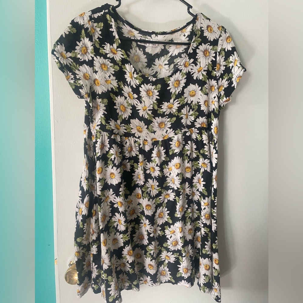 Black and White Daisy Flowy Fress